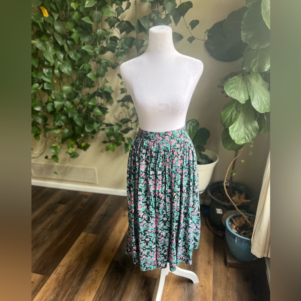 VINTAGE Pleated Midi Floral Skirt | XS